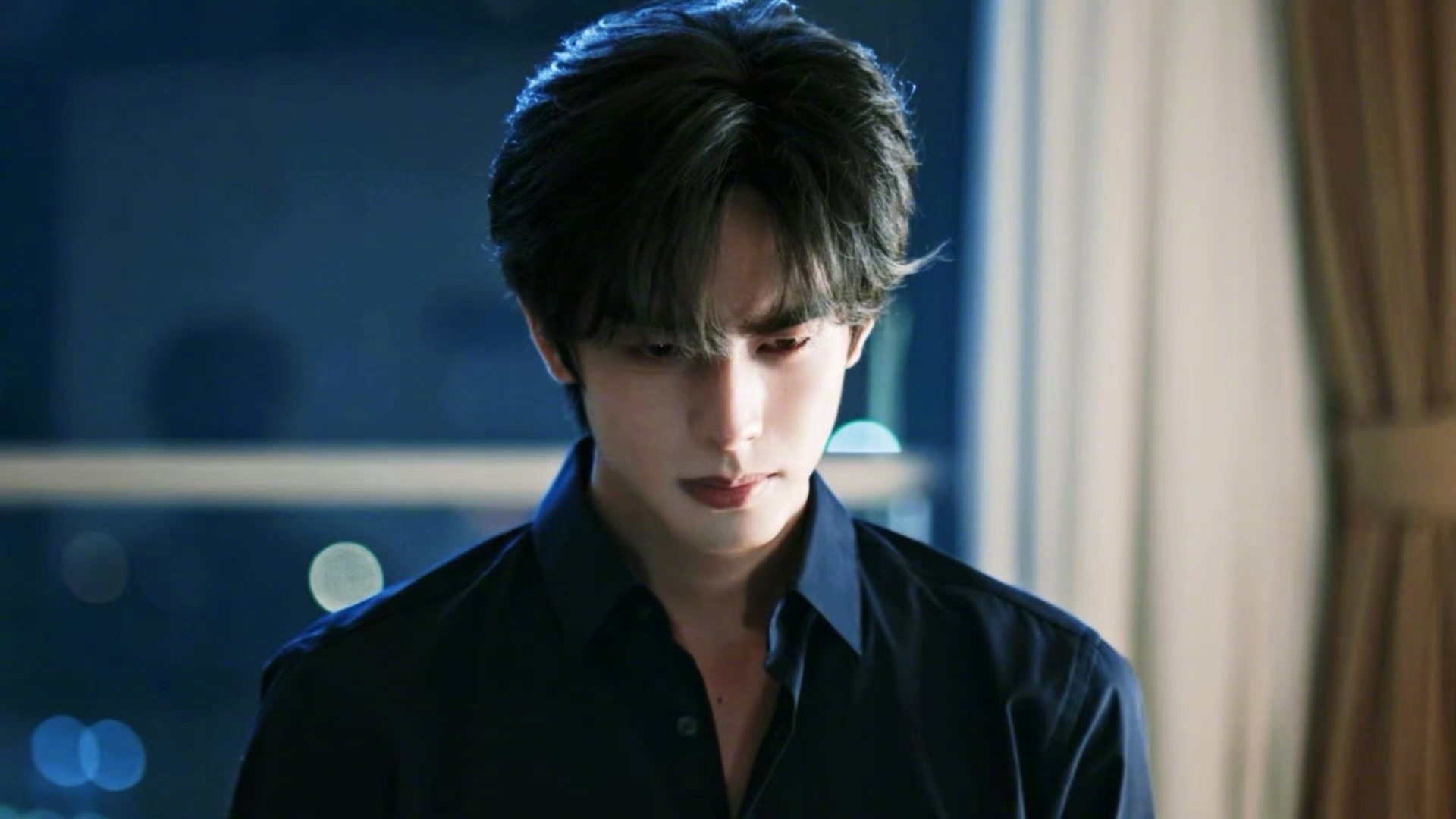 宋威龙打完暑假工又来打寒假工 宋威龙，现偶界的“定海神针”！当别人还在努力塑造一