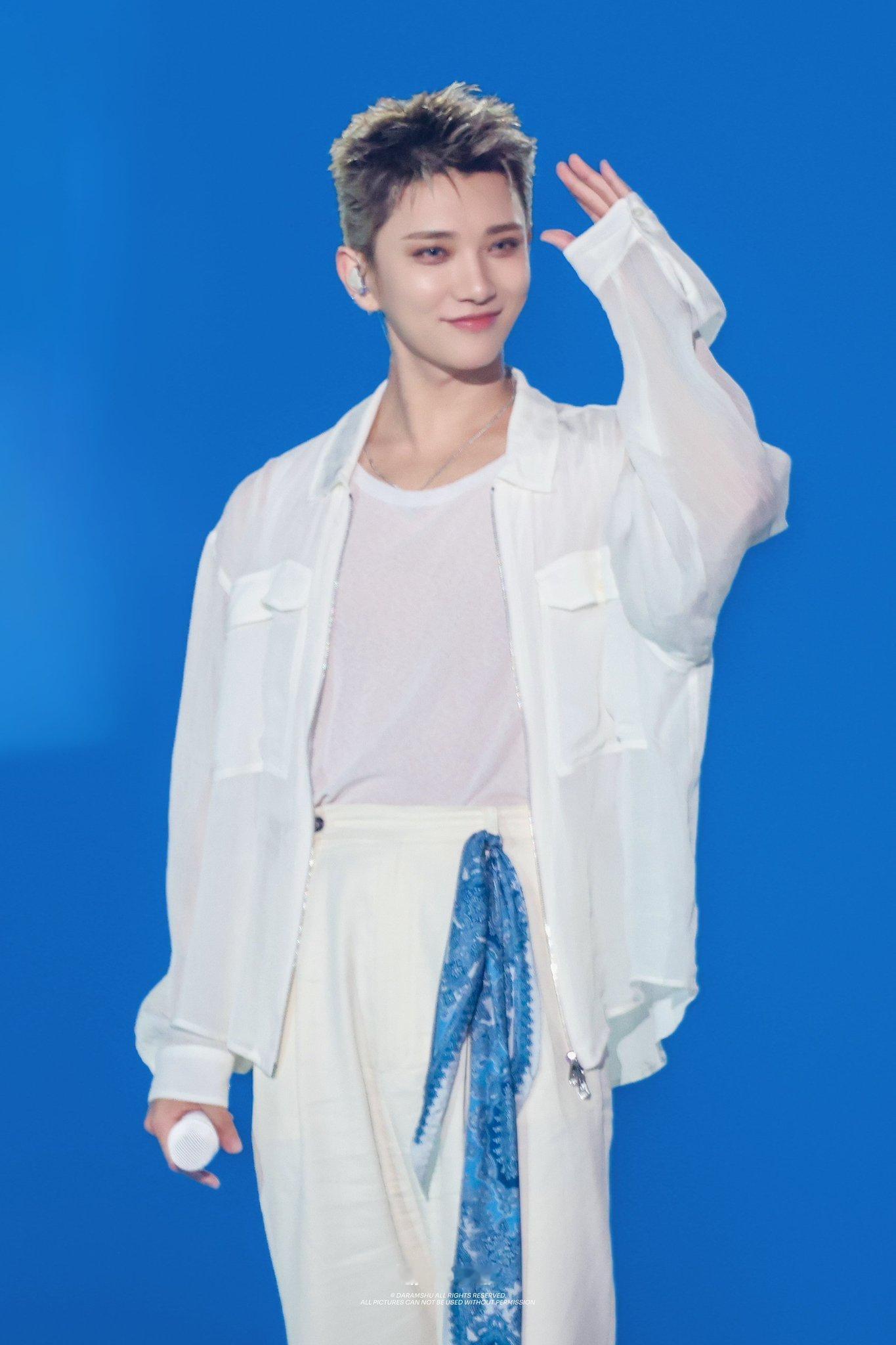 洪知秀造型有点像微商女强人 ​​​