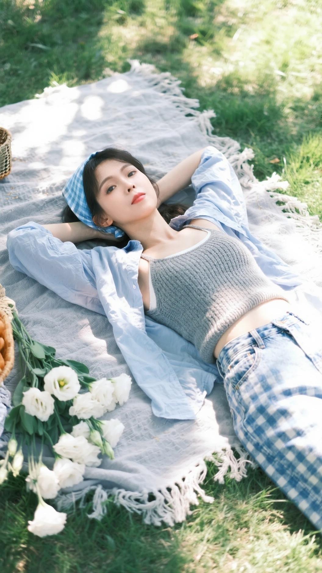 享受湖边的春色和青春的美好

周六的下午，
我和小胡终于逃离了市区，来到了巢湖边