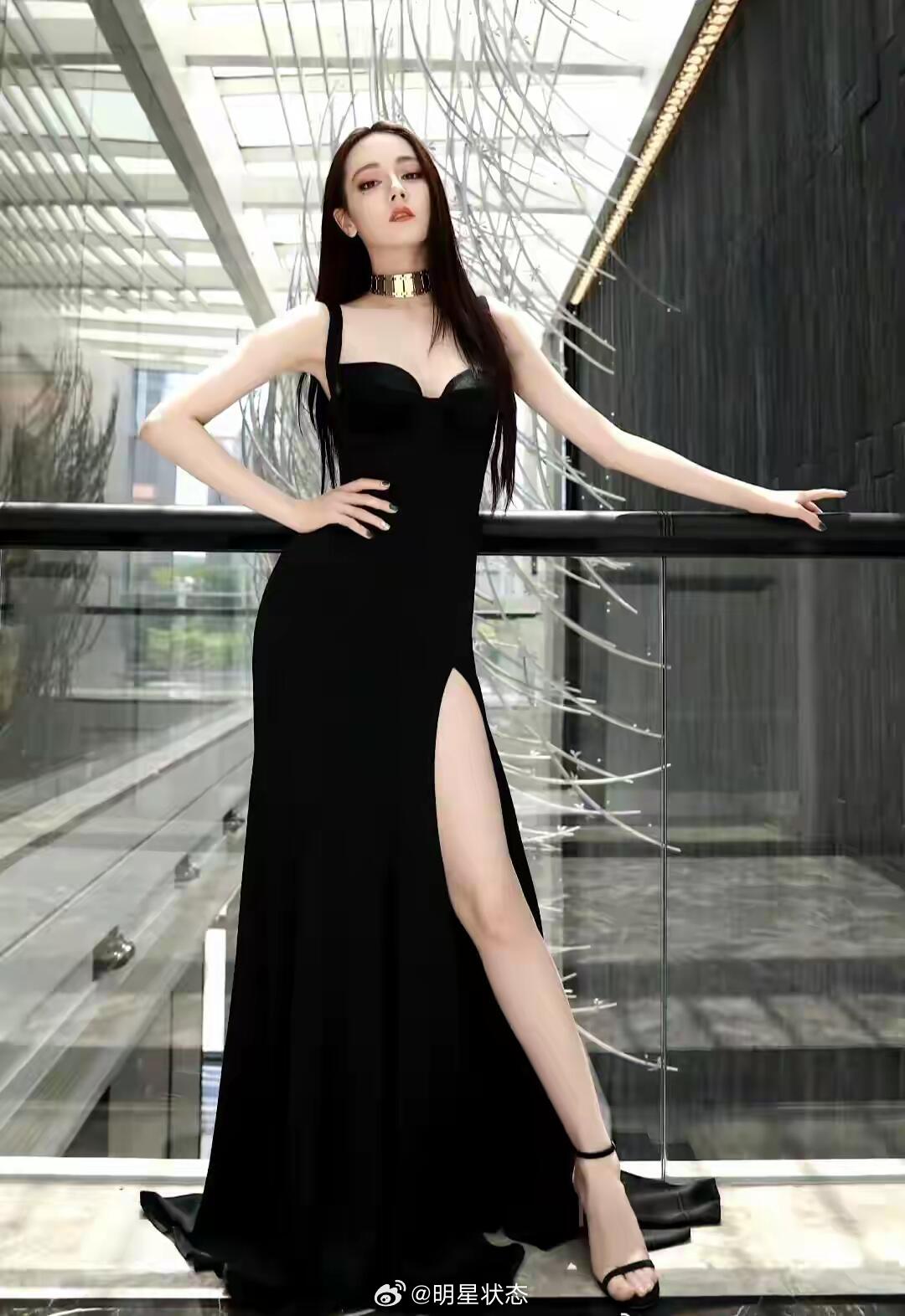 迪丽热巴好美的背影啊，这身材太好了！！ 