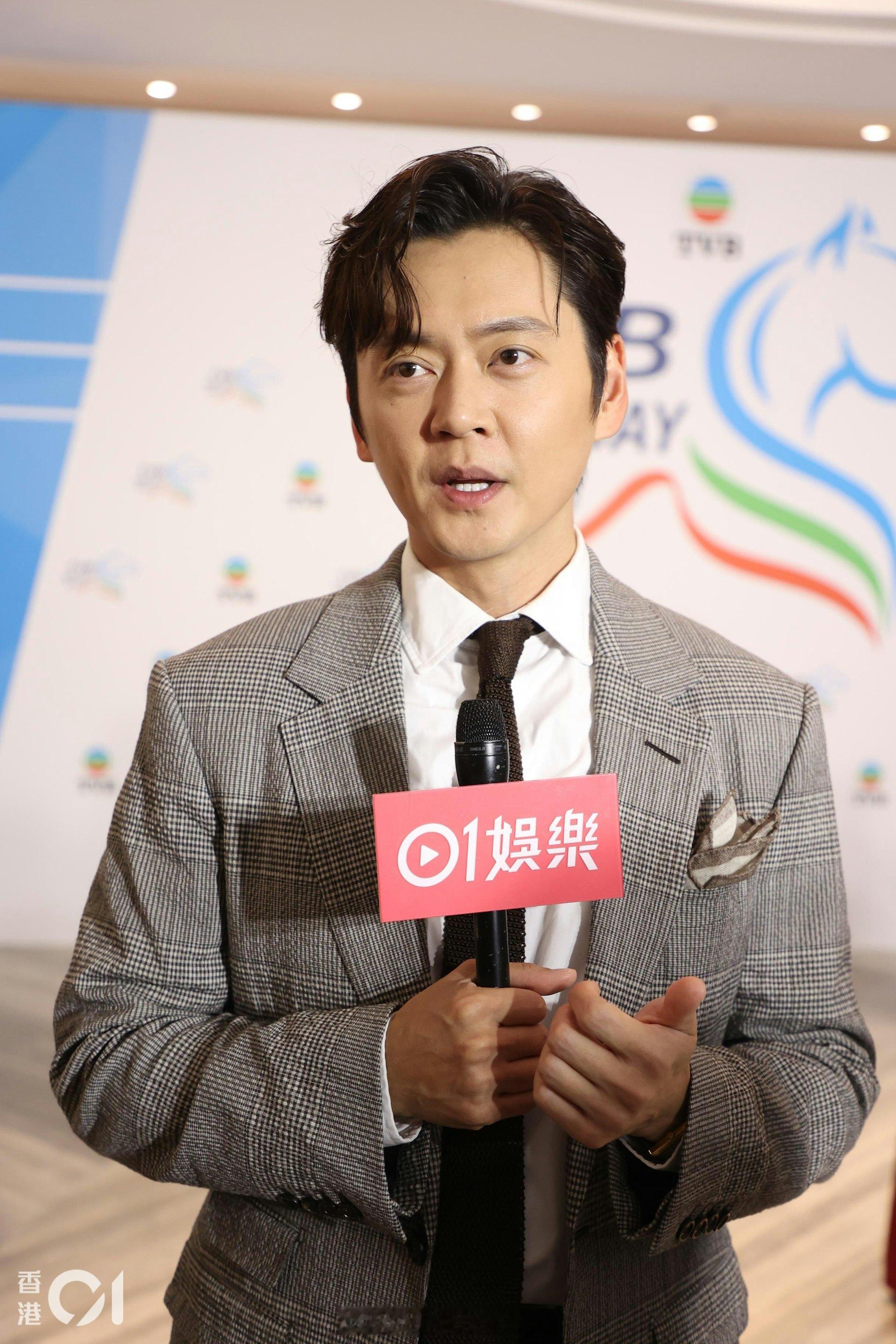 香港01：张振朗一提杨偲泳即“喜滋滋”　不介意女友性感大胆演出力撑好专业TVB今