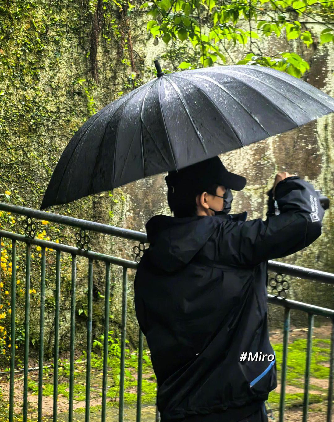 原来李现两天打卡了四个寺庙，真摄影特种兵了！ 