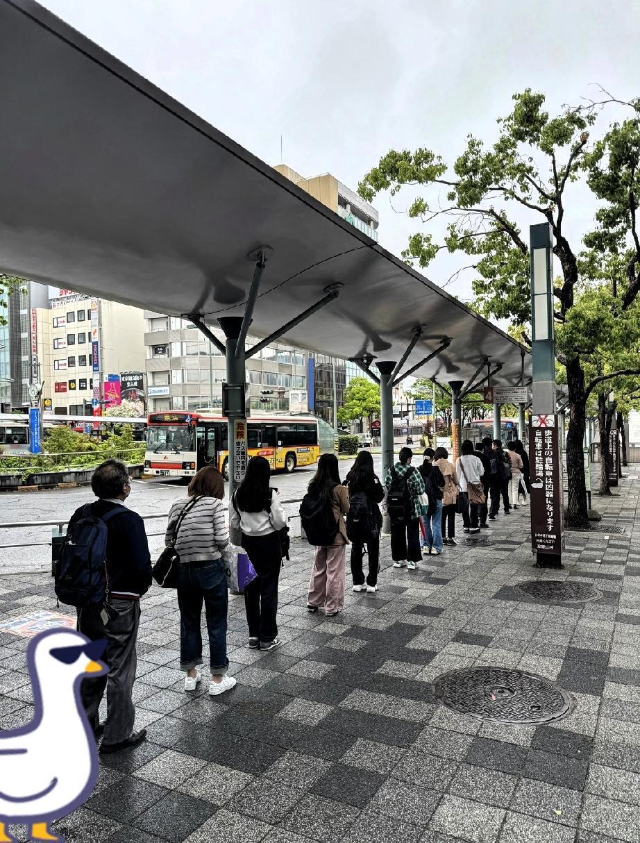 一哥儿们问我：
“你觉得排队20分钟有意思吗？”我说：“傻都不排队还等啥呢，直接