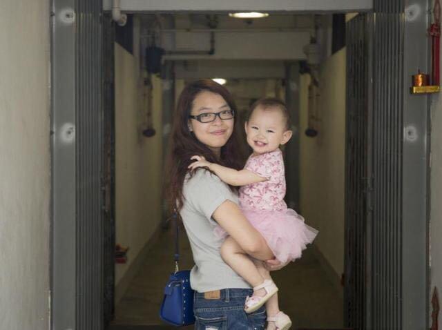 为了上班不得不为孩子吃安眠药，单亲妈妈的生活压力该如何缓解？

单亲妈妈的生活确