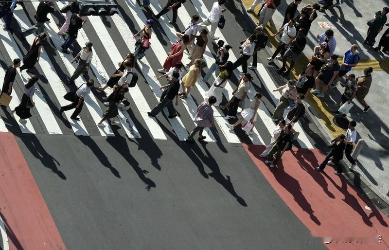 日本经济若负增长，影响可不小。从历史看，2020年日本经济连续四个季度负增长，G