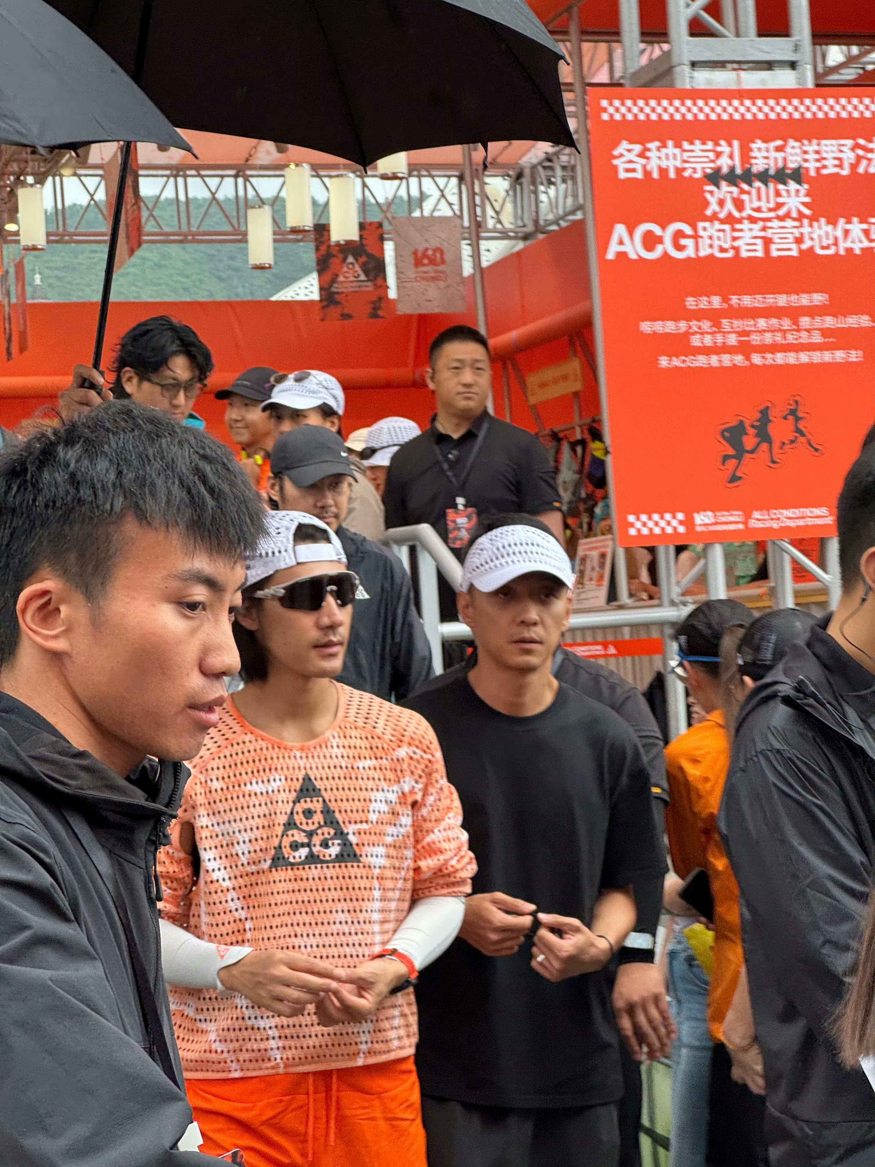 此沙穿橙色扎染现身崇礼168此沙全橙备赛崇礼168一闪而过就把我帅飞了好吧