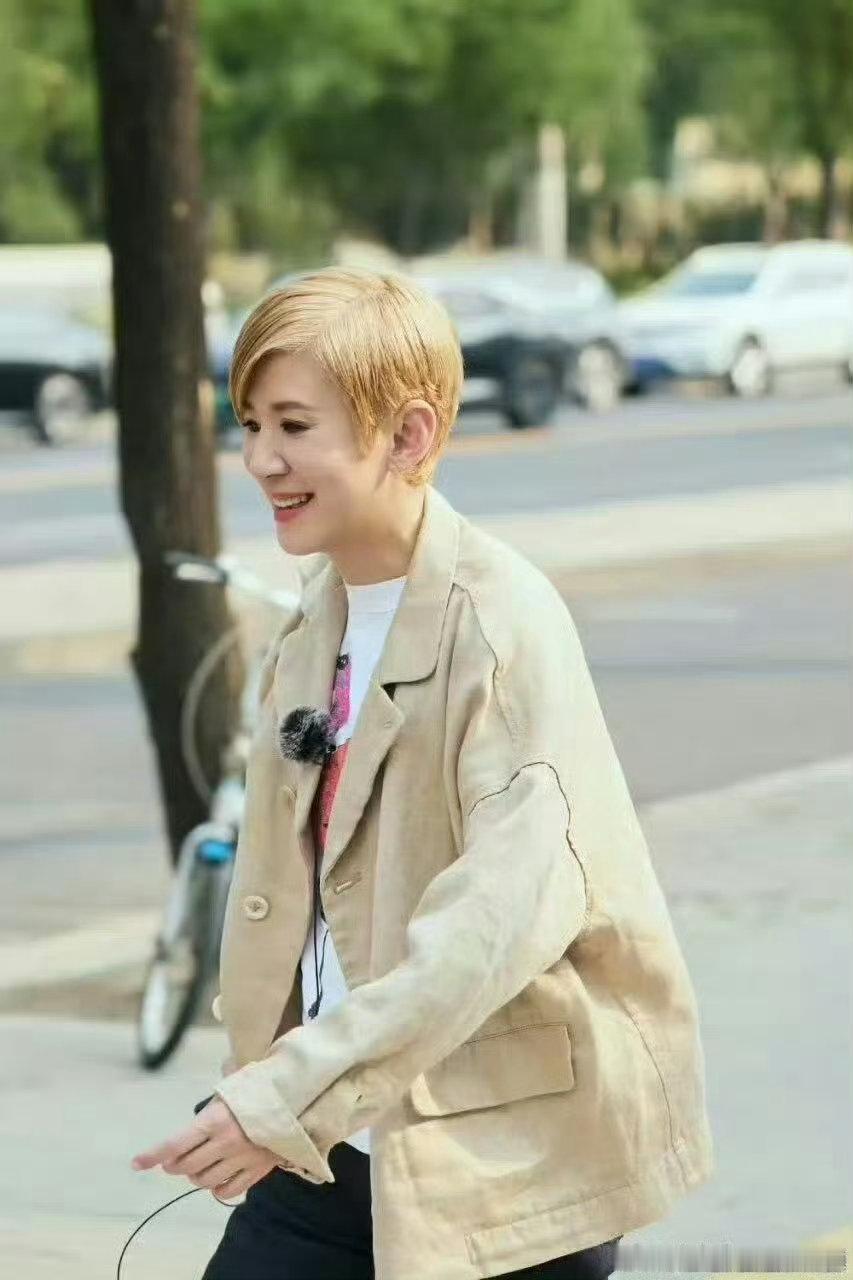 吴君如录花少血压高了吴君如哎呀我血压高了花儿与少年 吴君如一句哎呀我血压高了，直