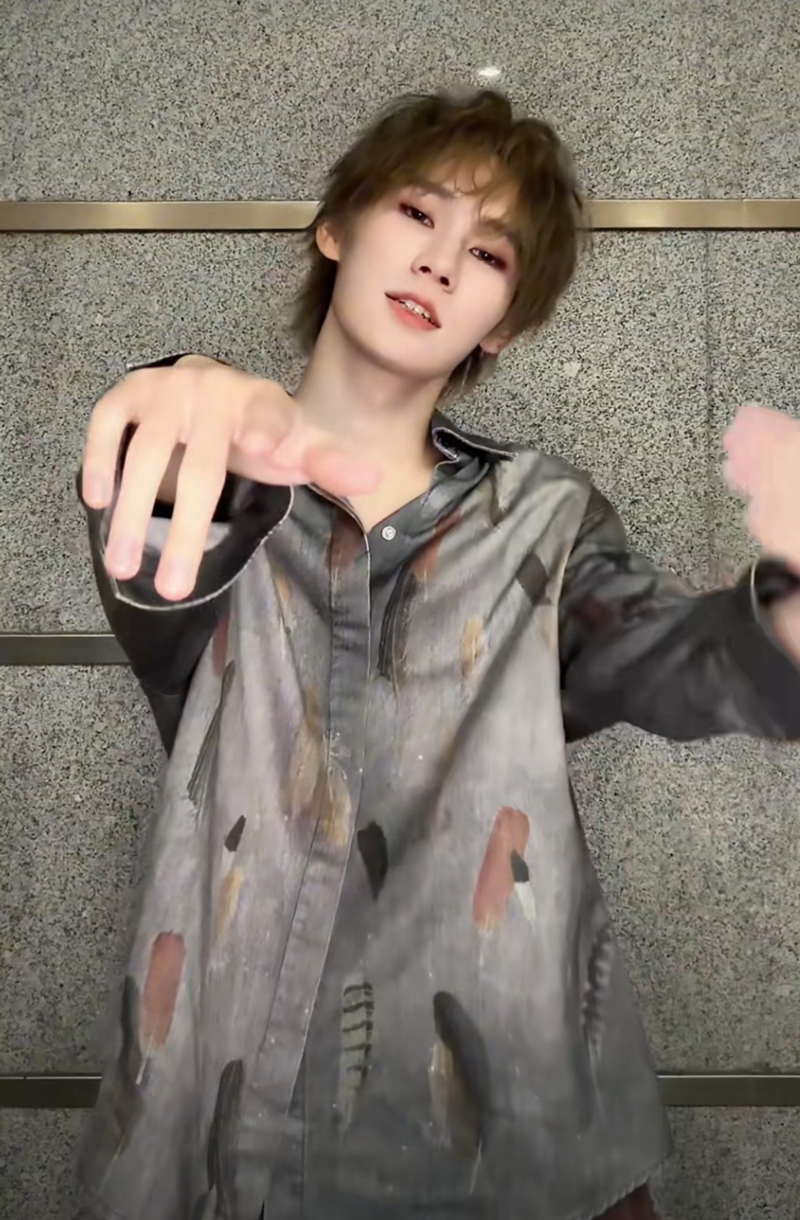 真的很喜欢张真源跳的舞，还有这个金发真的帅！ 