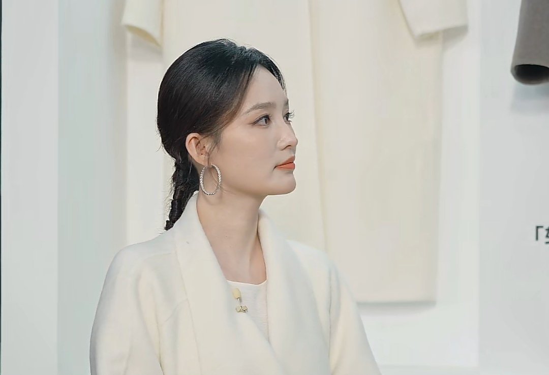 好美好美[舔屏][舔屏]李沁冬日千金风李沁什么时候原谅现偶 ​​​