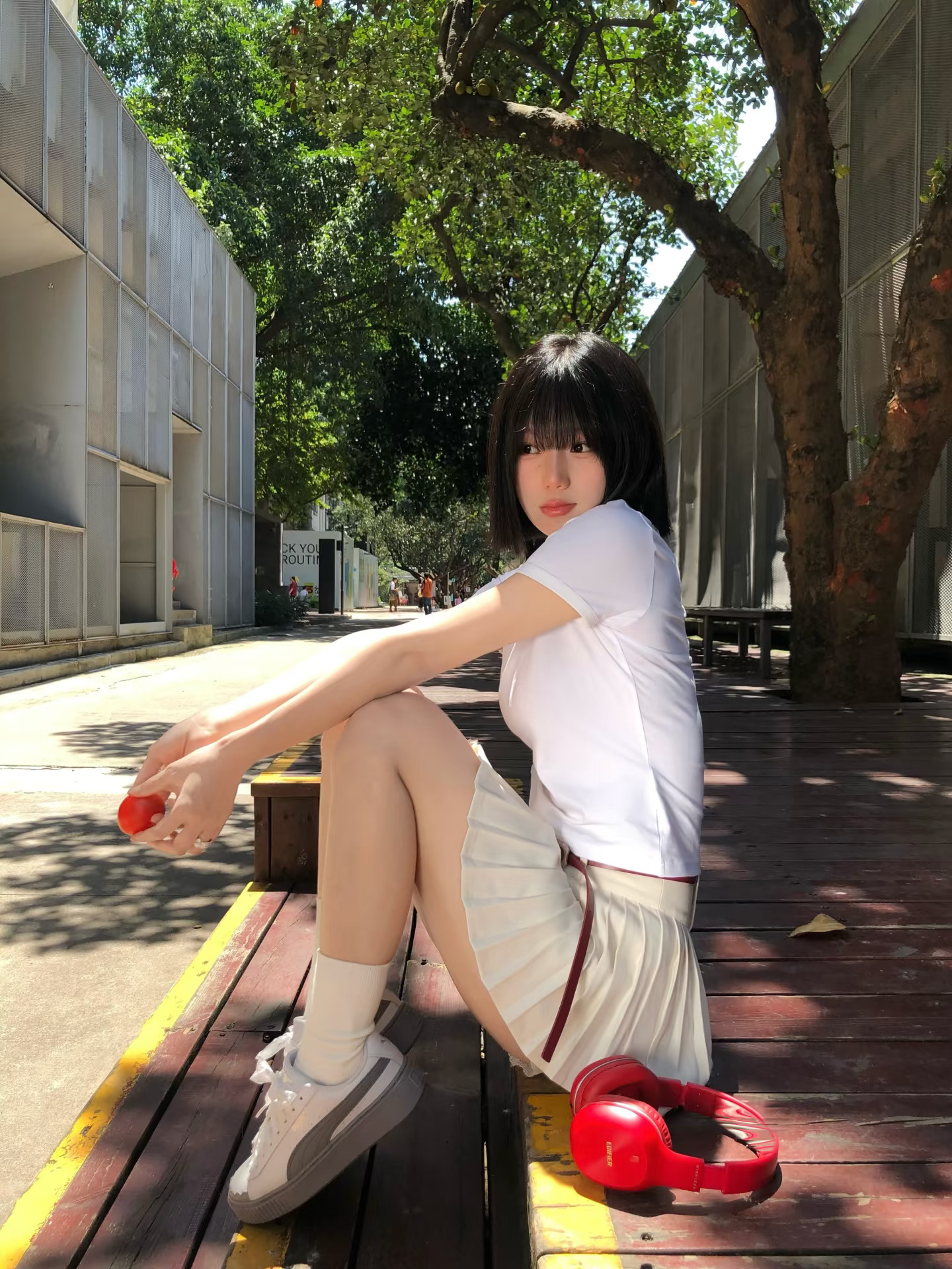 明媚的 自然的