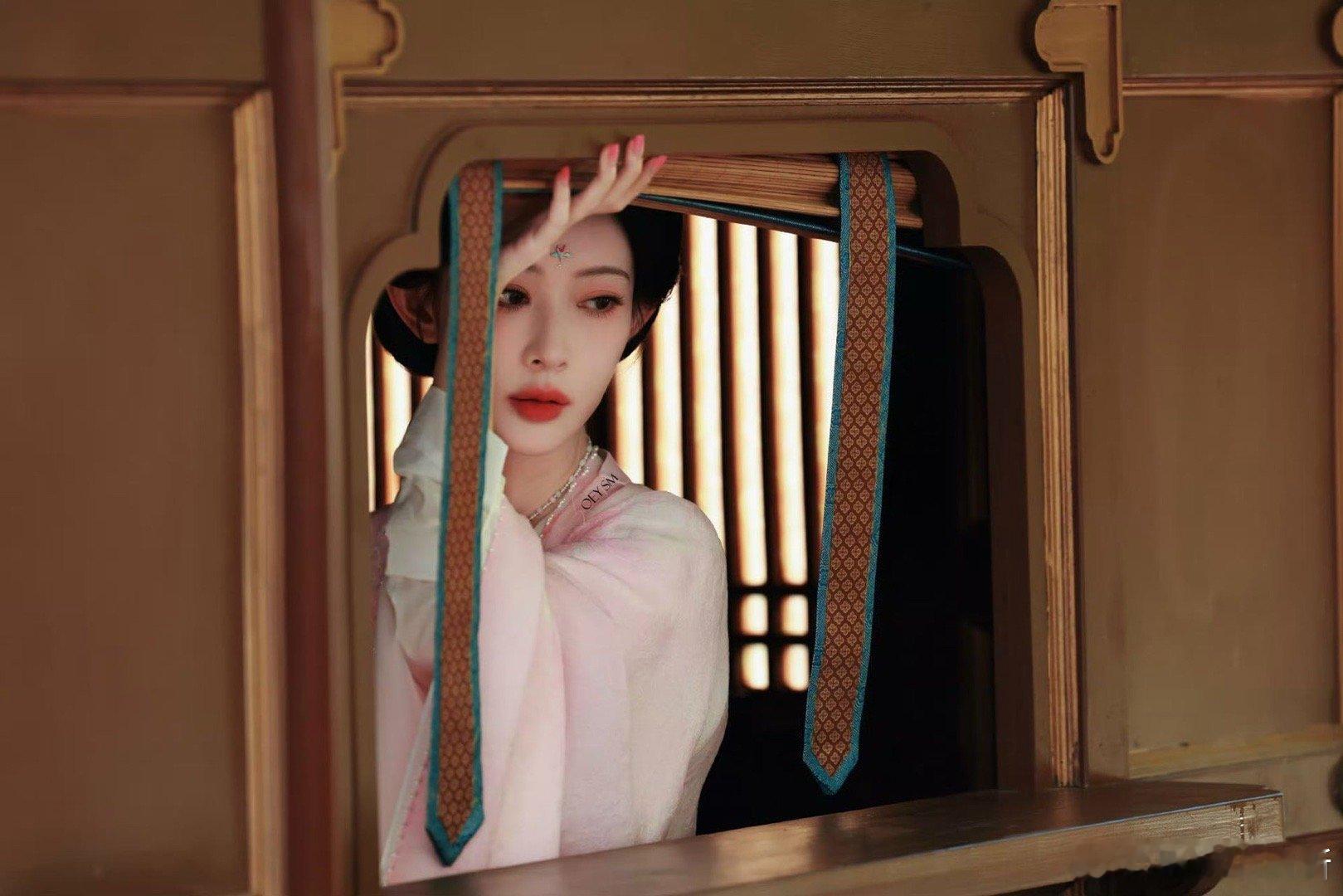 黄薇 尚公主妆造 黄薇为《尚公主》打造的造型太有记忆点！从唐妆的韵味到粉裙的温柔