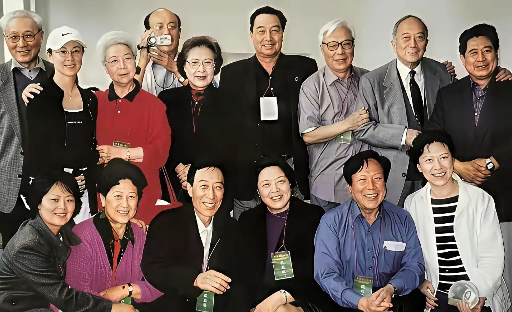 王铎：玉树金花，济济一堂。