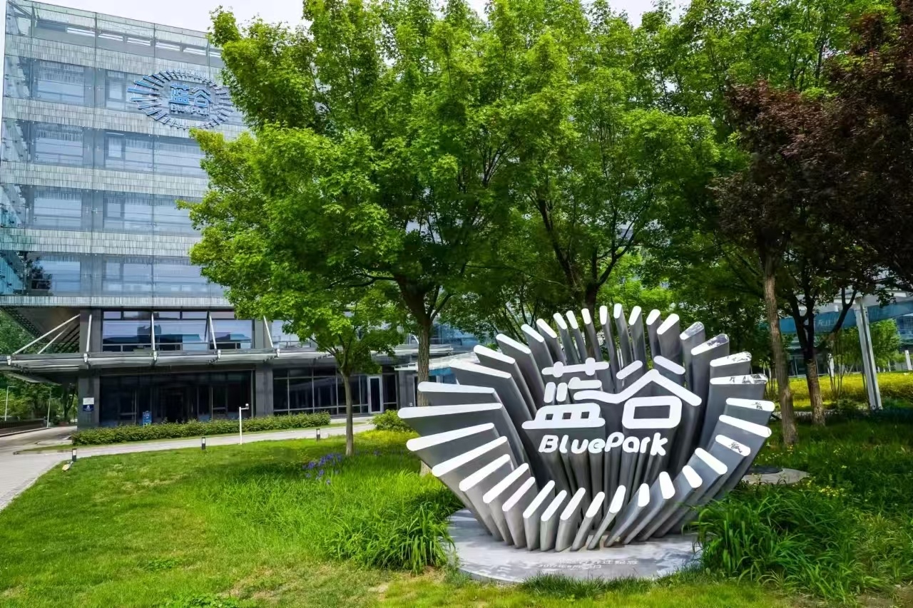 北汽蓝谷 日前，北汽蓝谷发布公告，公司子公司北京新能源汽车股份有限公司2025年