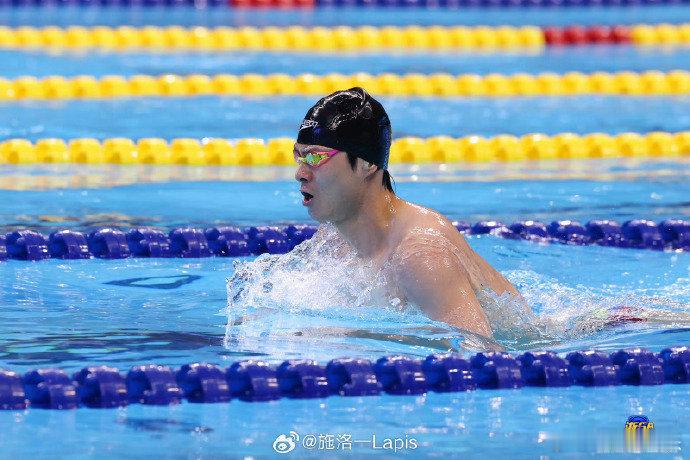 汪顺珍惜不用掐表的时候汪顺竞速外也要停下来换口气 秒表掐得越紧的人，越懂得不用掐