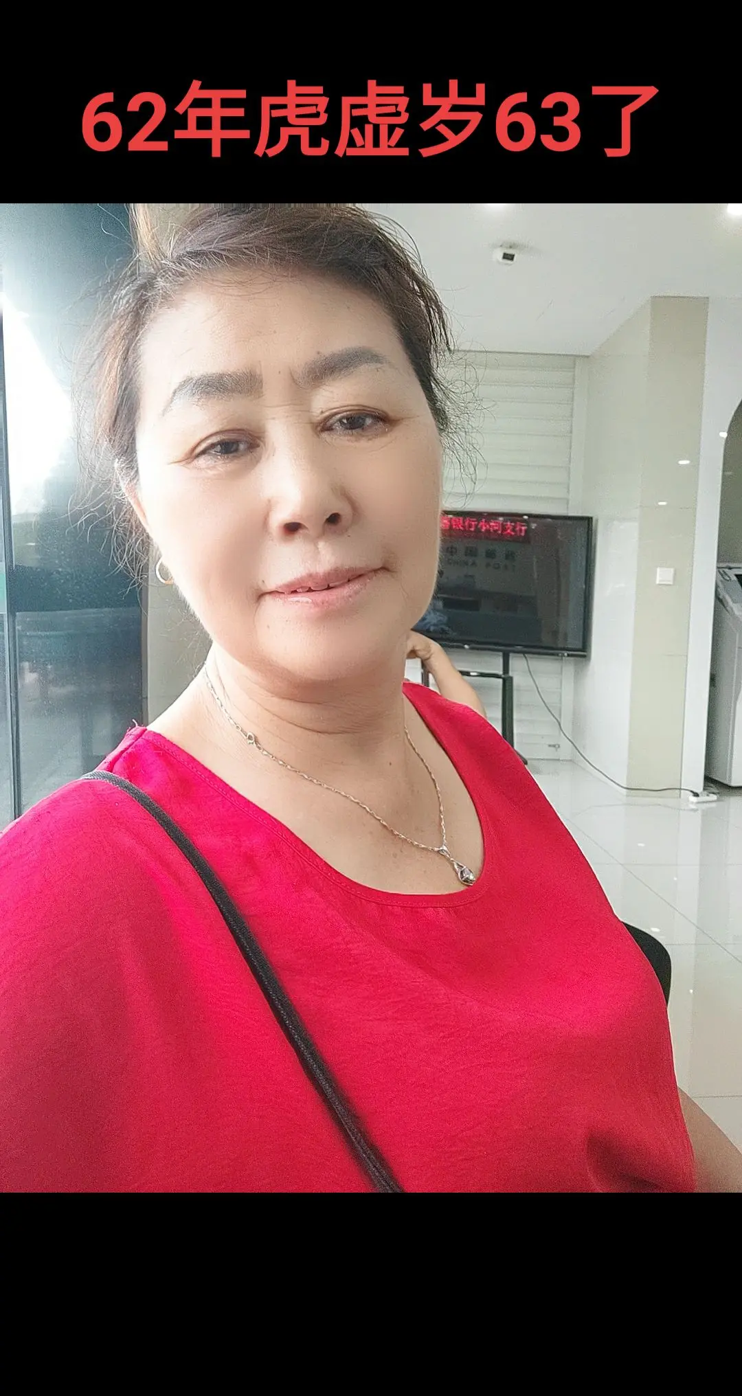 五官是爸妈给的，我哪里都不会动，等我老了，依然有他们的影子