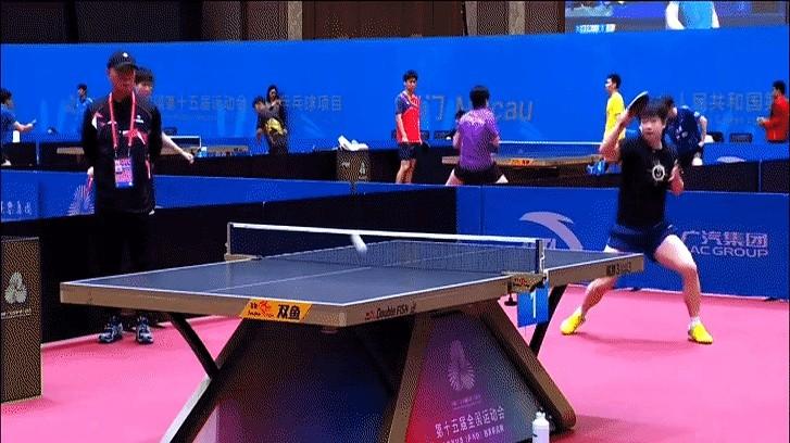 谁能想到，小小的训练场上，一幕“默契对视”居然引爆了球迷的热议？

11月12日