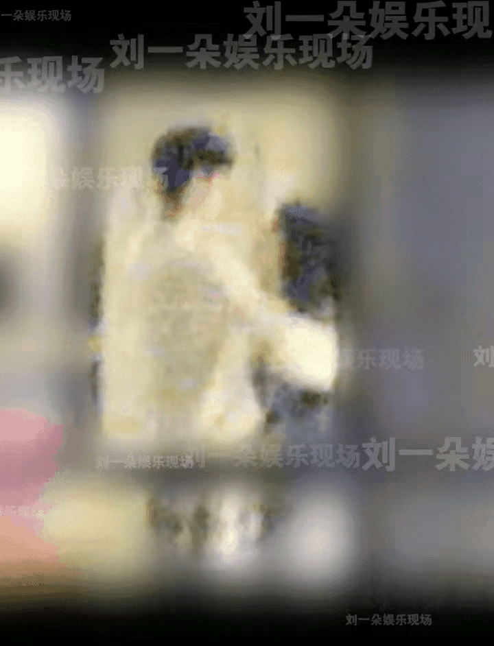 周也疑似分手从热恋到单身仅三月，生理性喜欢终究走不到头。三个月前，狗仔拍到周也与