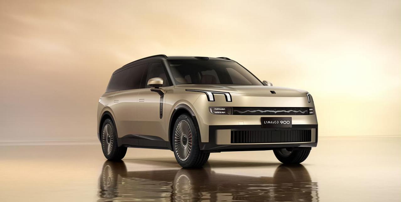 领克900五座版官图，新增金色车身涂装
解锁“日冕金”新车色
现款在售车型均为6