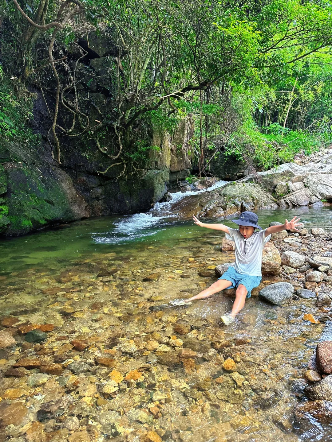 避开人群‼山谷玻璃水溯溪💦夏日避暑圣地