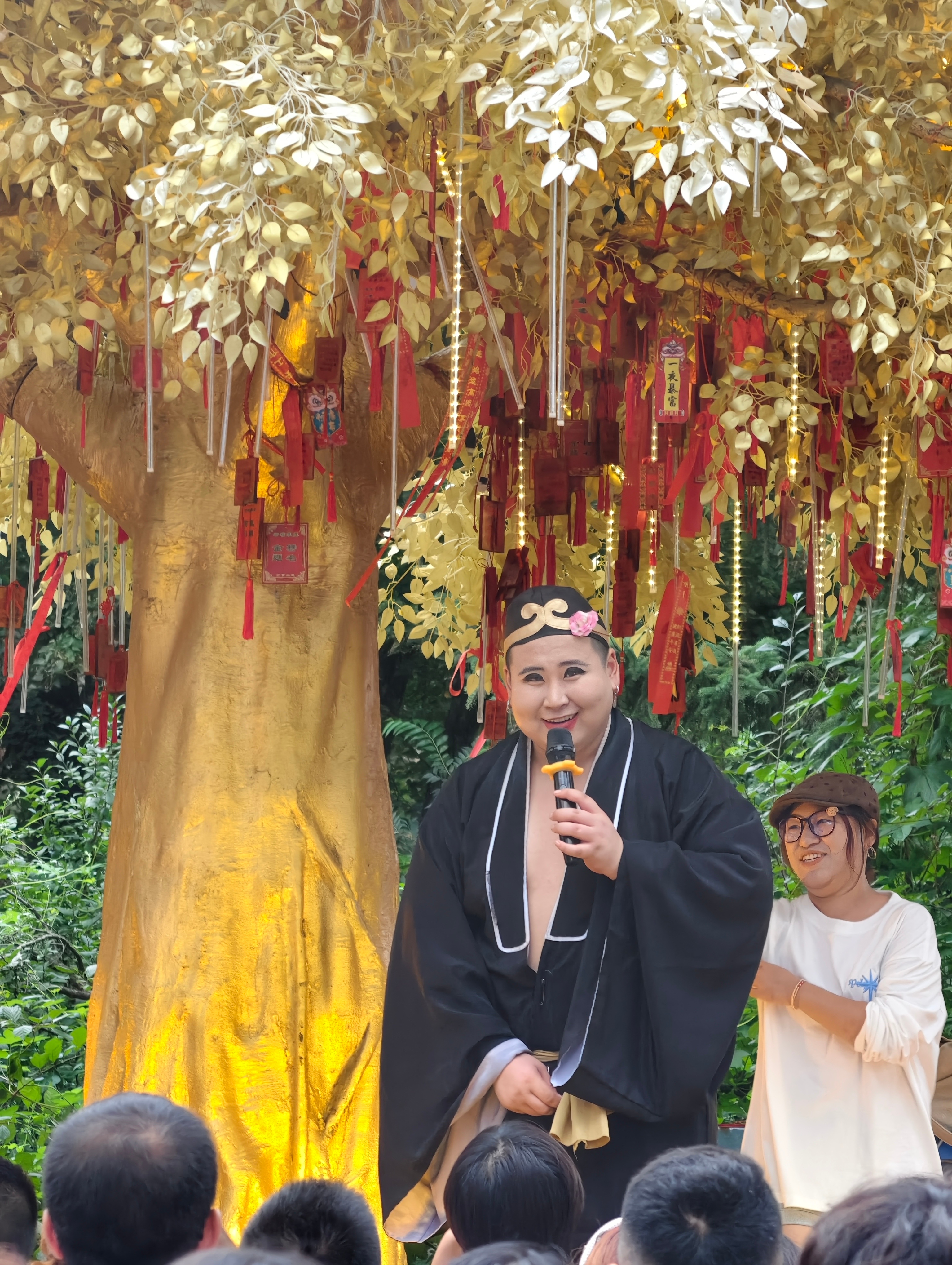今天下午，来的仰慕已久的长春动植物公园，园内游人如织，处处涌动着热闹鲜活的烟火气