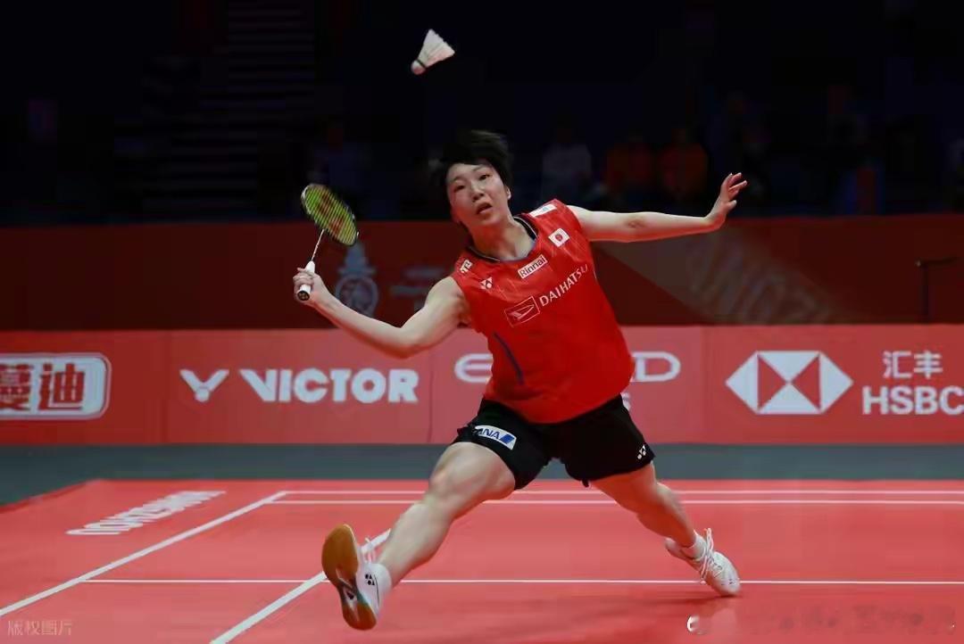 2025羽联总决赛激战正酣，首日爆冷不断，四强席位初现端倪！羽毛球 今日，202