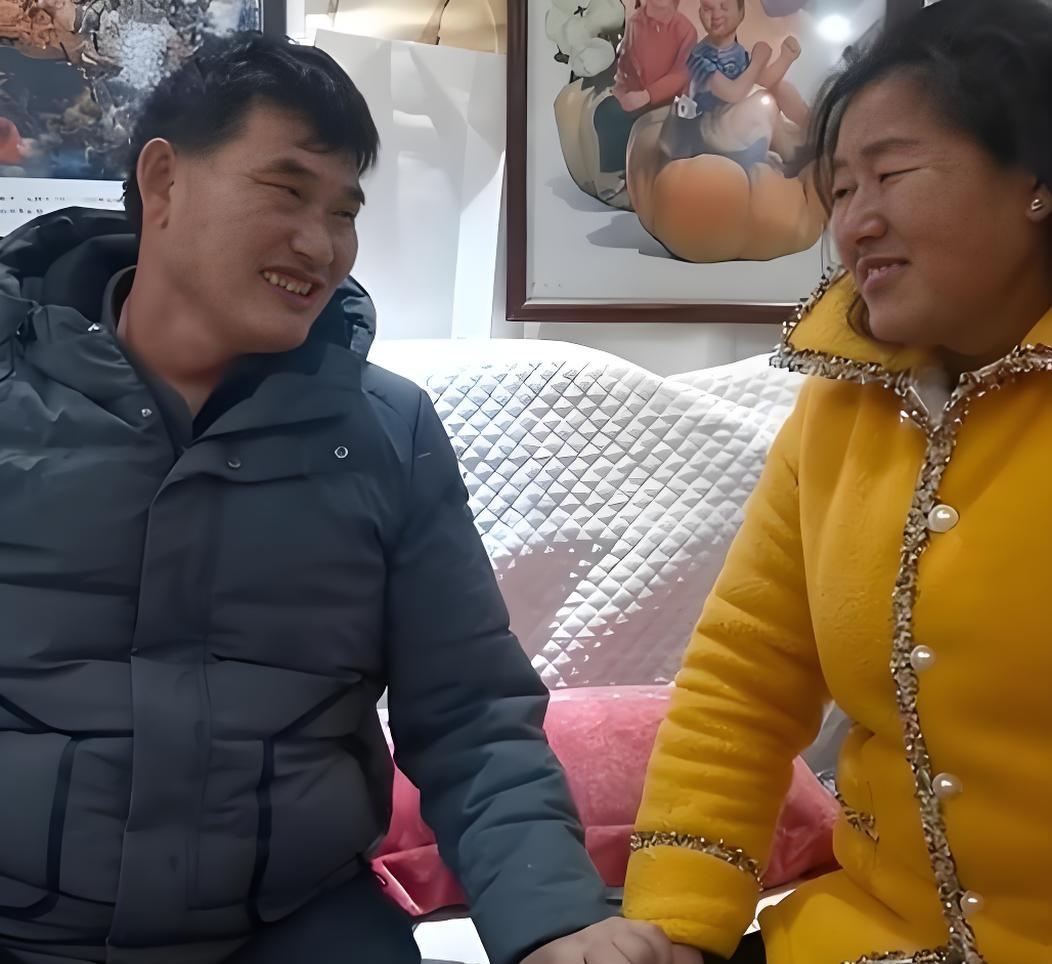 冻裂的脚跟还在渗血，

蔫掉的哈密瓜放了三十年，

他为什么还不换新鞋？

朱之