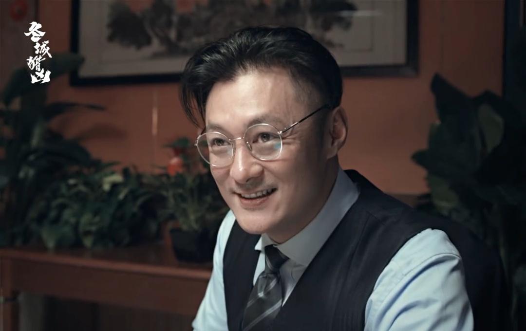 谁被余文乐这个眼神震慑住了，《冬城猎凶》里他一个冷眼扫过来，无需多余动作，反派的