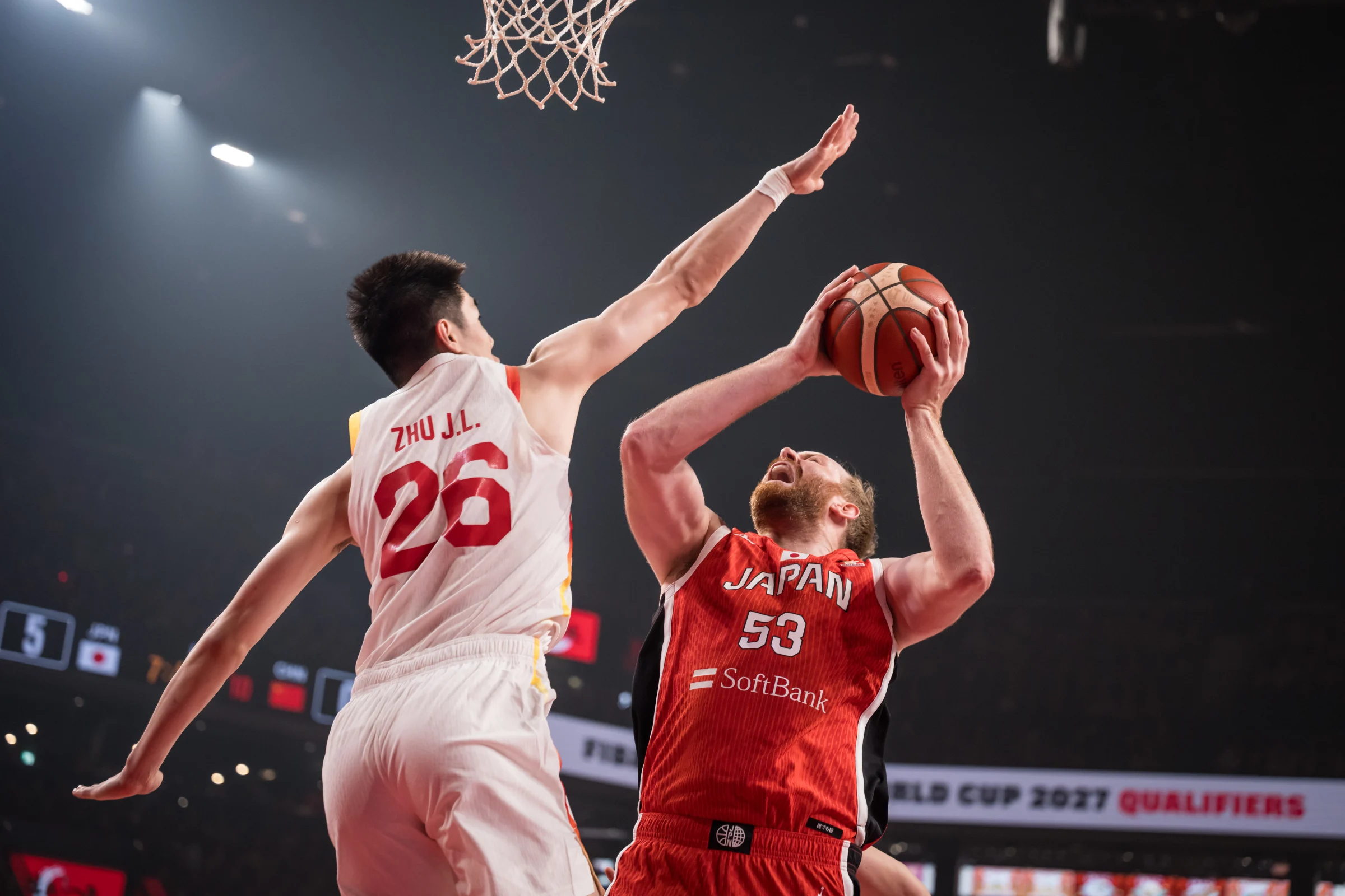 中国男篮马年开门红 中国男篮87-80击败日本男篮！！在面对客场这样的吹罚环境、