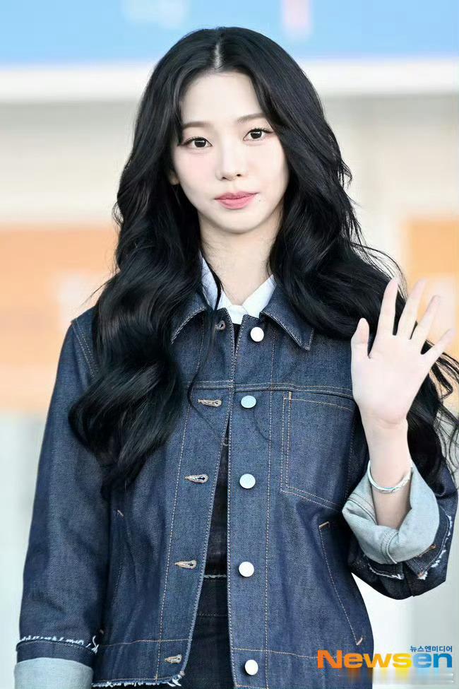 柳智敏是米兰时装周亚洲区唯一被外网认领的看秀嘉宾，作为世界级kpop的爱豆，这待