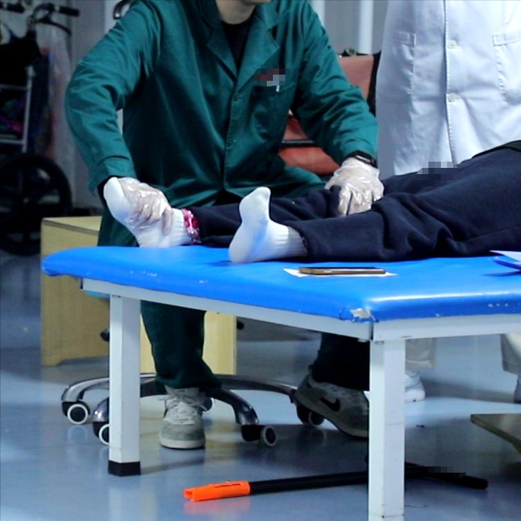 刚下完雪，偏瘫患者千万别出门！在家练好这几点，比出去跑十圈都强

这两天大雪刚停