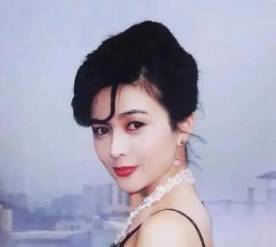 关之琳说有老婆的男人我也试过！如今捐5亿+裸捐，算赎罪吗？

2002年关之琳对