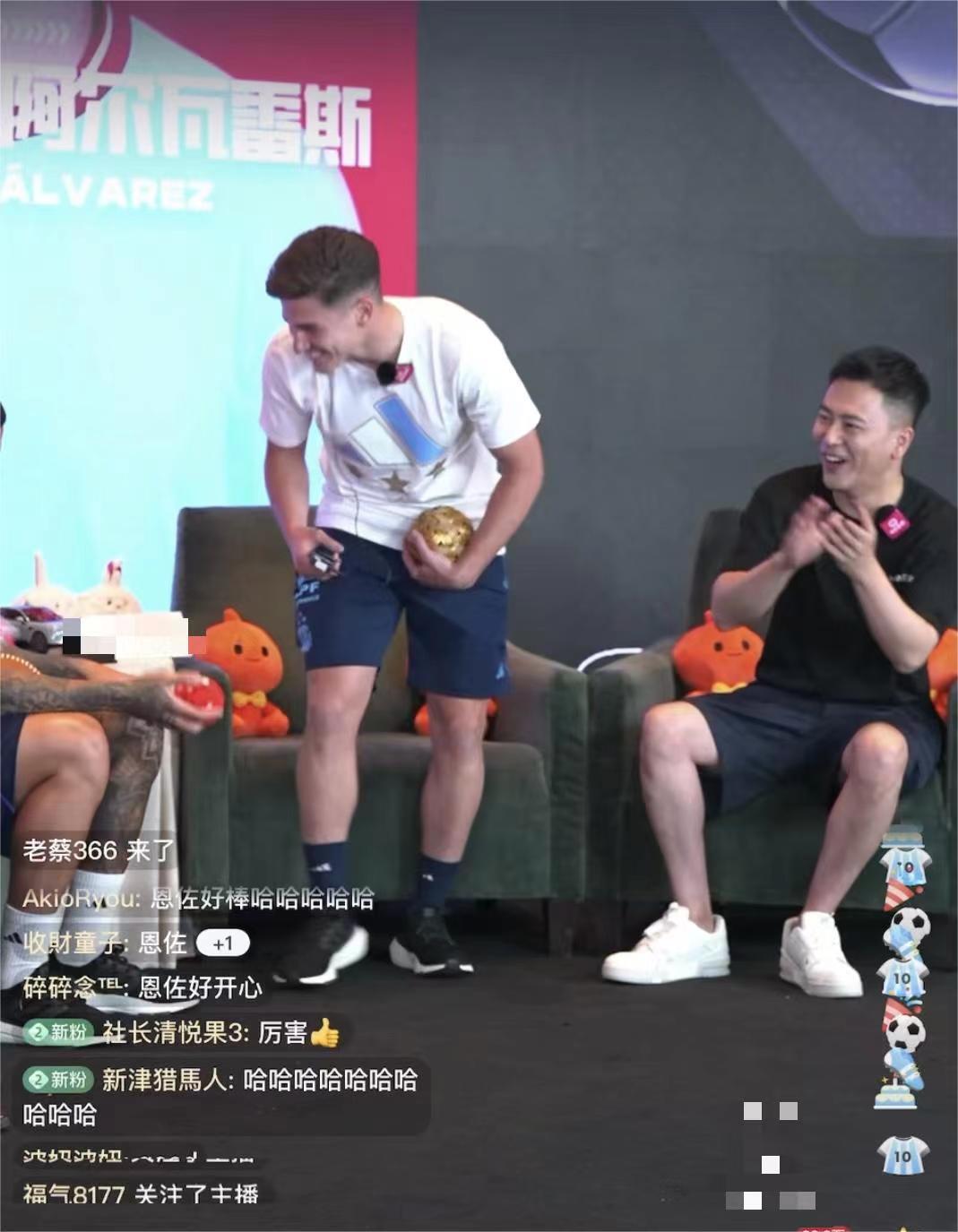 #阿根廷队啥都能颠# 这种应该是血脉觉醒，感觉是无论什么东西，到了脚上都可以颠上