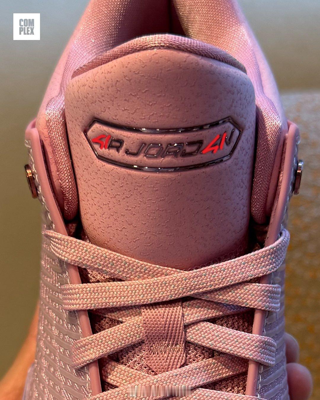AJ41的 AIR JORDAN 字样中的“A”都被设计成“41”。跑步装备[超