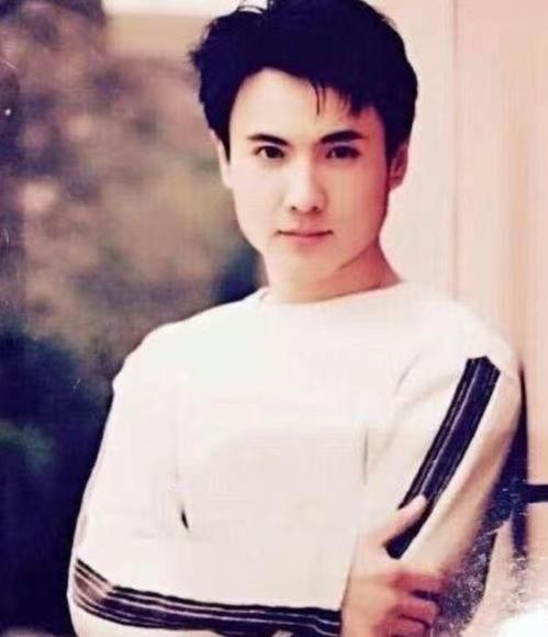 沈腾年轻时时放到现在内娱没有一个人敢和他比的吧，秒杀小鲜肉 ​​​