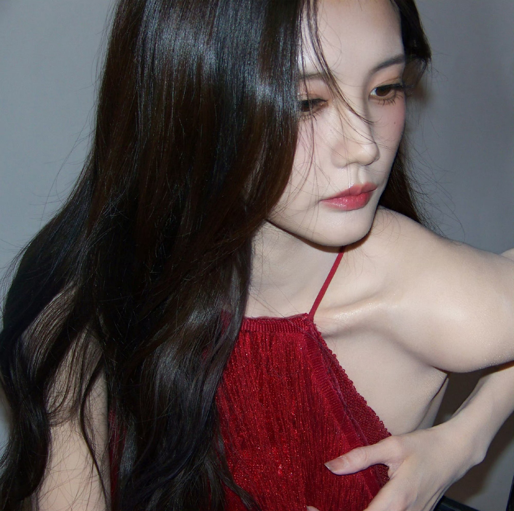 李一桐新剧空降第一李一桐湖南卫视春晚 新鲜ccd花絮送达！红唇配红裙的氛围感拉满