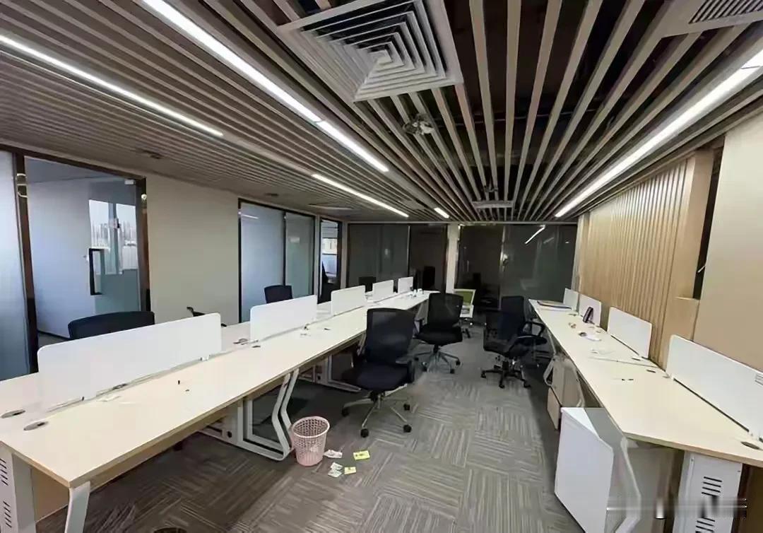 黄金理财暴雷：500强企业的“镀金”骗局  

深圳金雅福控股集团，一家顶着“中