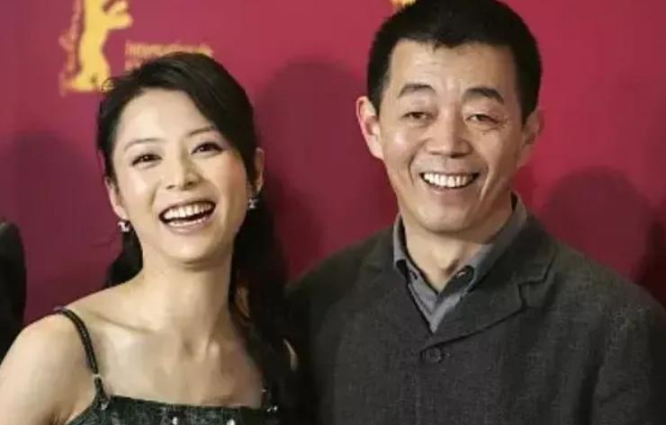 2003年，顾长卫与张静初传出绯闻，蒋雯丽跑去片场当众给张静初一耳光，顾长卫没有