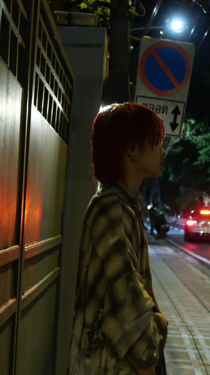 周震南珍藏版限定红发  周震南一波自由鲜活的夏日碎片  看周震南带来的这些呀，珍