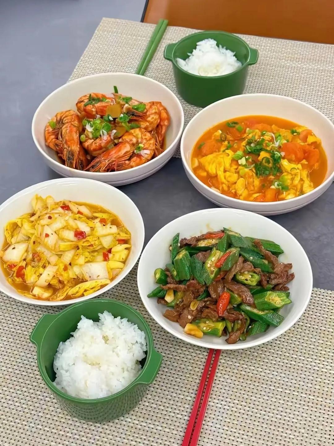 在家吃饭，又干净又舒服，且经济，何必去饭店呢？
