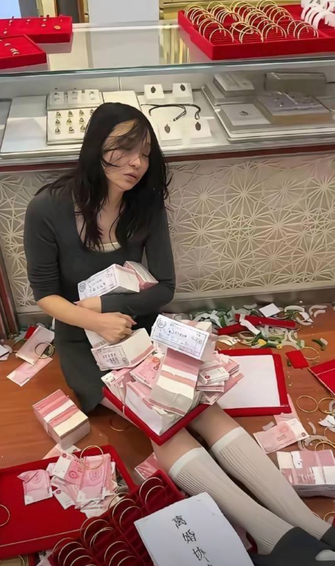 天呐这得赔多少阿 