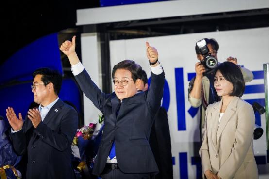刚刚险胜就被罚，首尔市长踩上红线，李在明阵营迎来翻盘机会
7月22日，韩国首尔市