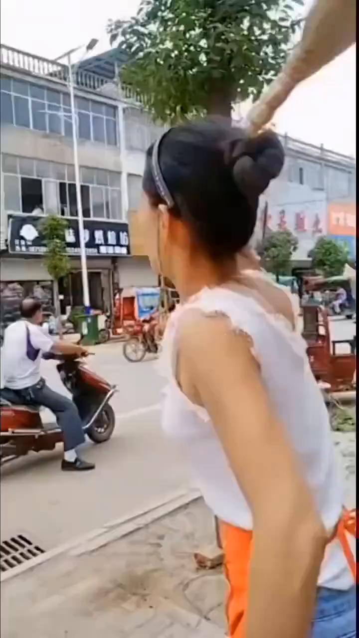 下来，快吃凉面。