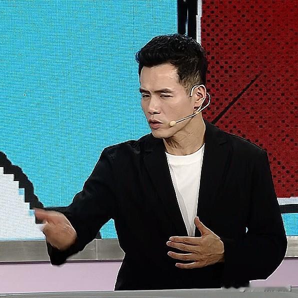 王楚钦为何输张本：恩师刘国正 “3 个分析”，我认为很专业

张本智和改变了接发