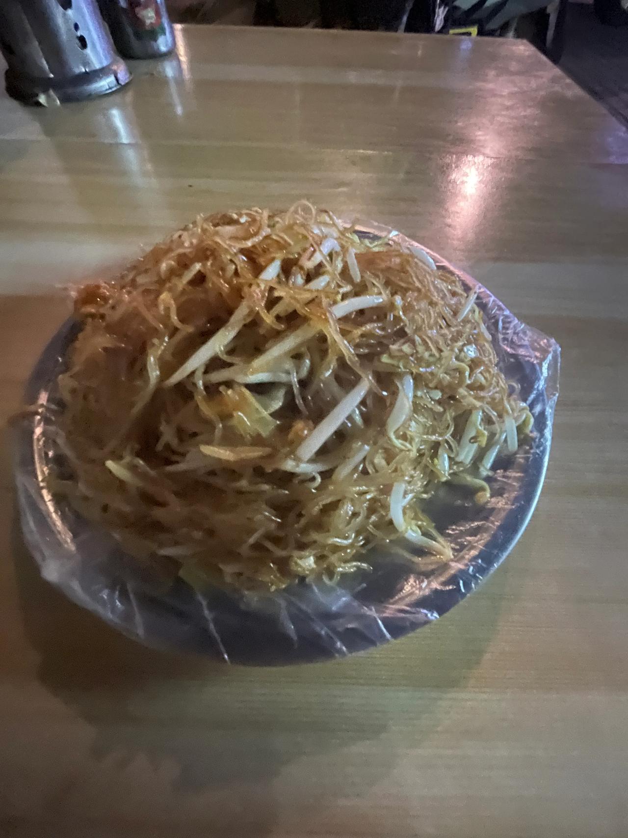我喜欢米粉，不喜欢河粉🍜，炒河粉的话给人的感觉有电油，米粉就不会了，看图吧，接