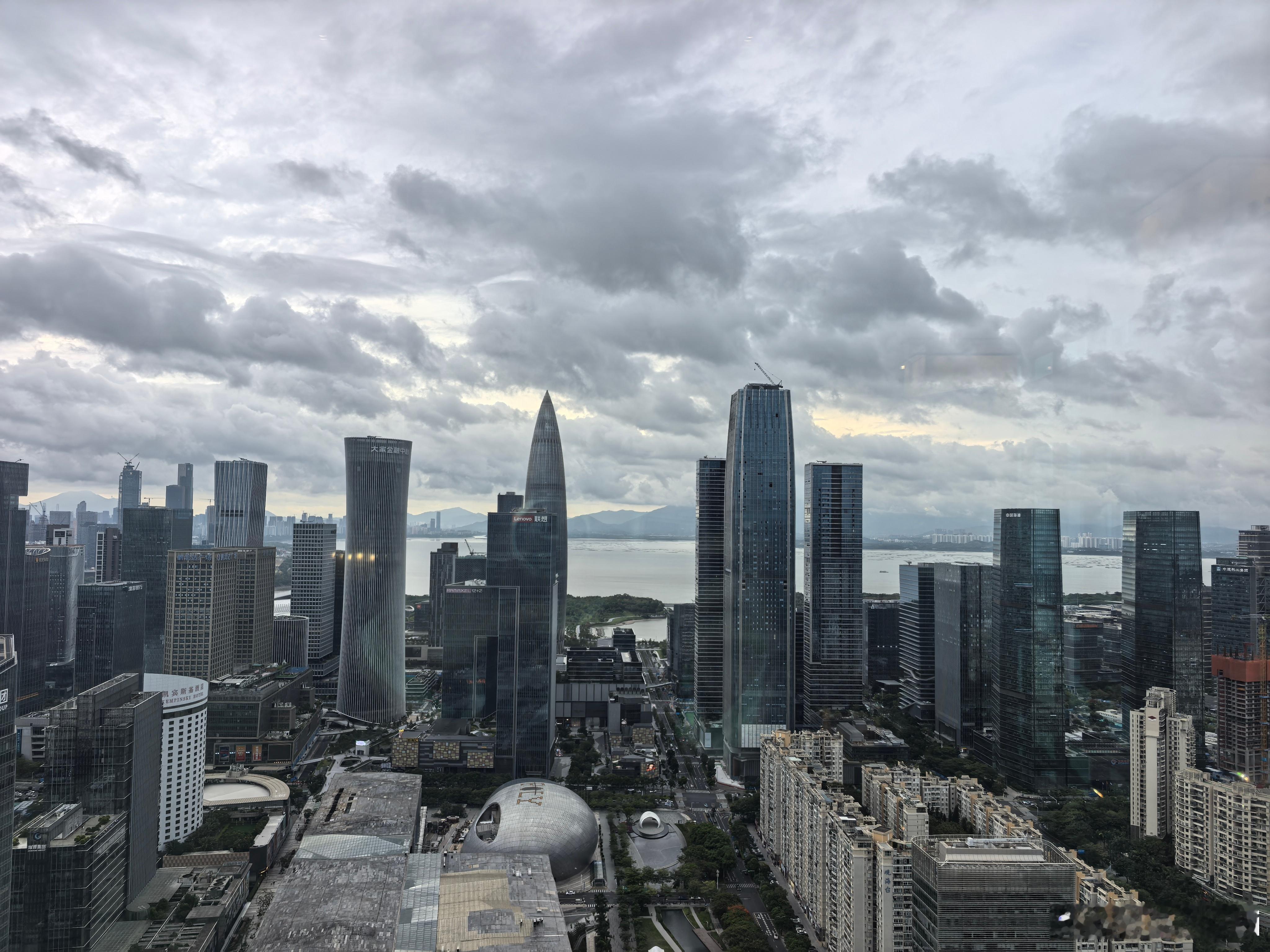 当下东大的科技、社会、经济、预期背景与2018-2025年的任何一年都已大不同。