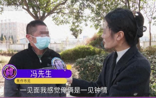 河南焦作，冯先生对一名女子一见钟情，谁知女子认钱不认人，一直找男子要钱。冯先生5