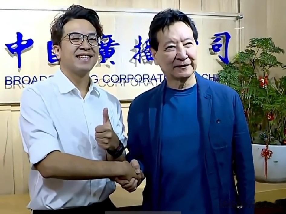 赵少康称赞沈草包反应蛮快的，对于沈草包在专访中的表现，赵少康给出了8分！

周三