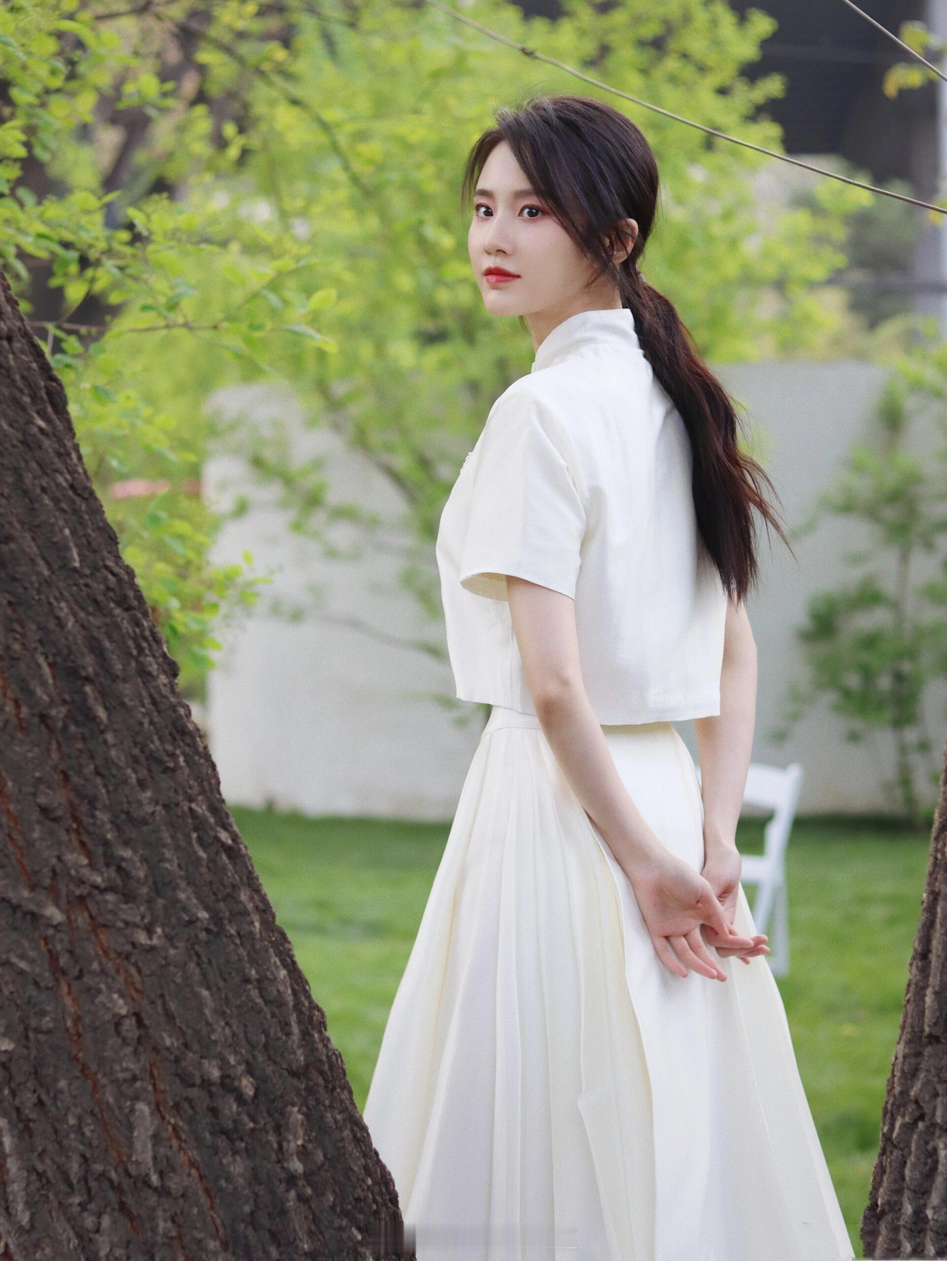 张慧雯夏日新中式穿搭 