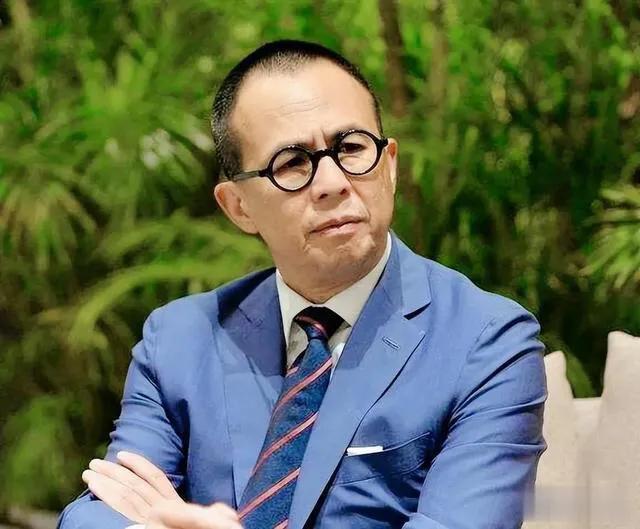 拿他跟王思聪相比？这是抬高了王思聪呢？还是贬低了李泽楷？