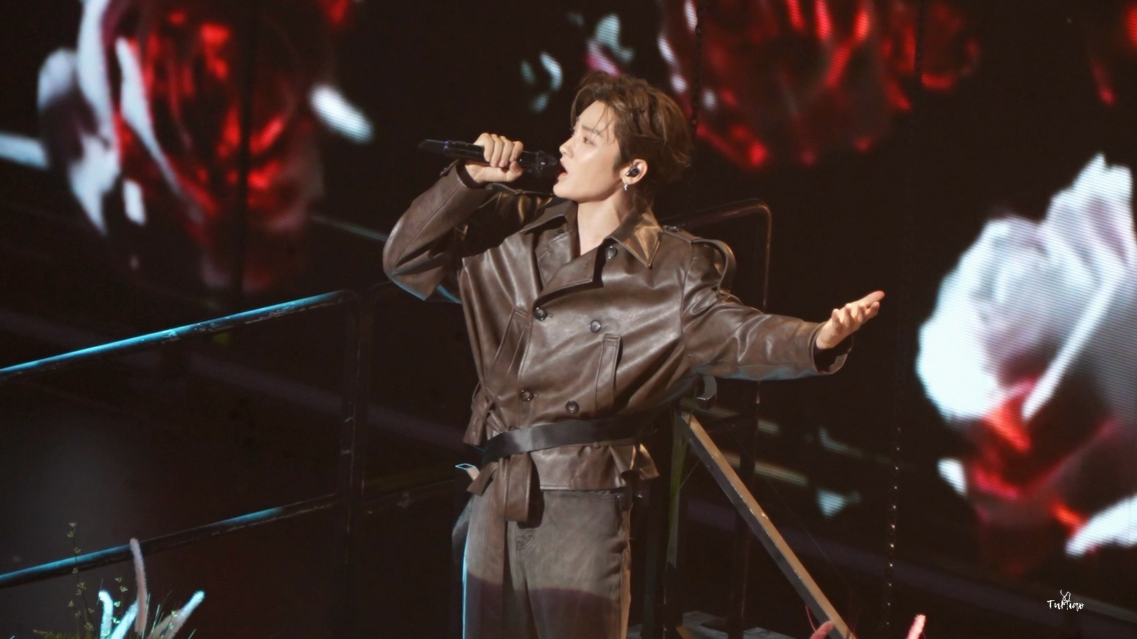 追星的前同担们也都是小天使👼🏻在山顶还特地给我录了视频！“你儿子好会唱！！！